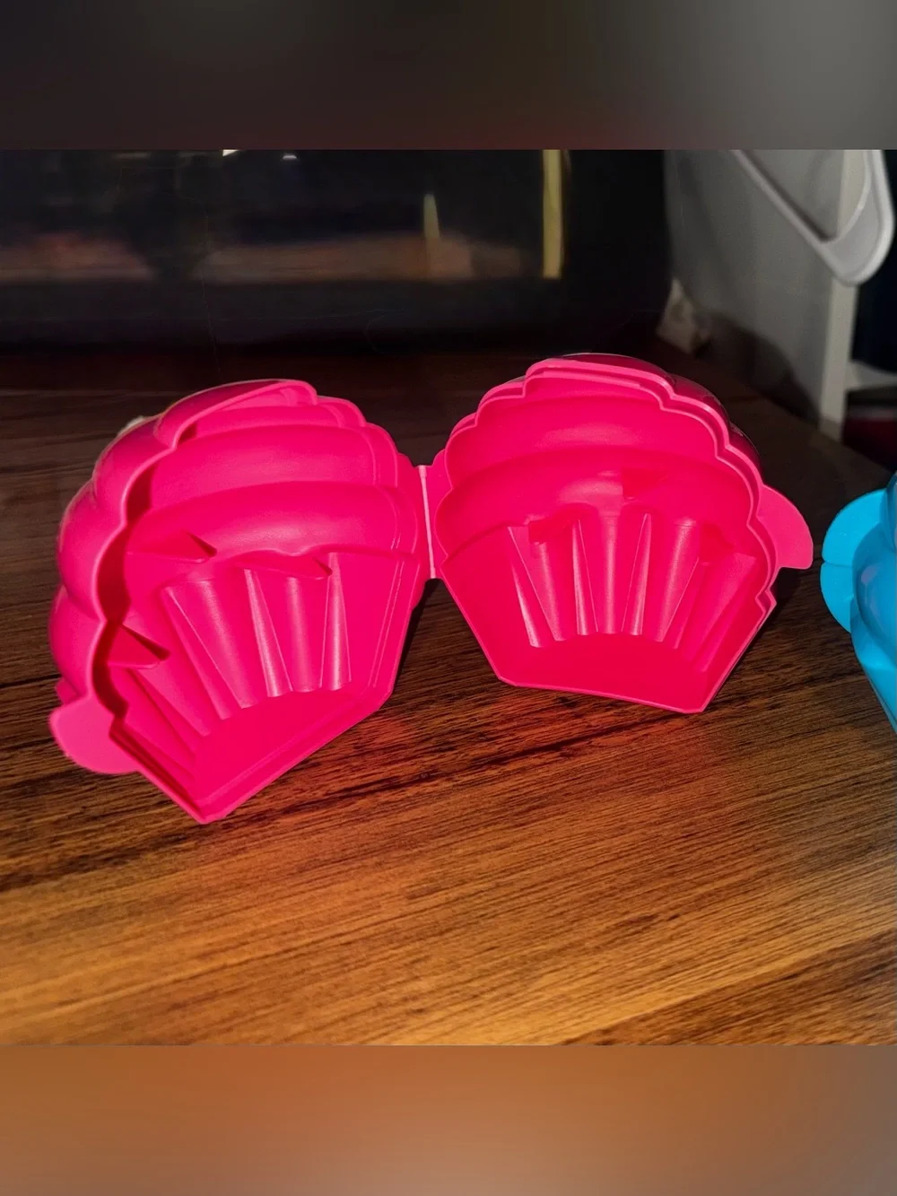 Tupperware Collapsable Cake Taker Round and Cupcake Keepers